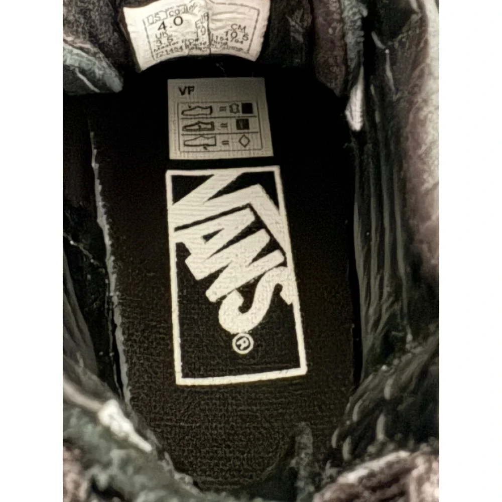 Vans Toddler Sk8-Hi Zip Sneaker Suede Canvas Size 4 Black White High Top Shoes